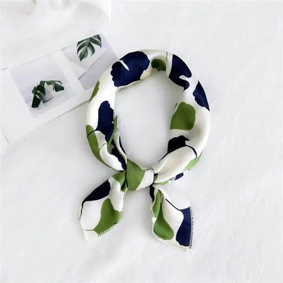 NEW ✨Women’s silk-like, ginkgo blue and green square leaves scarf - Picture 2 of 3